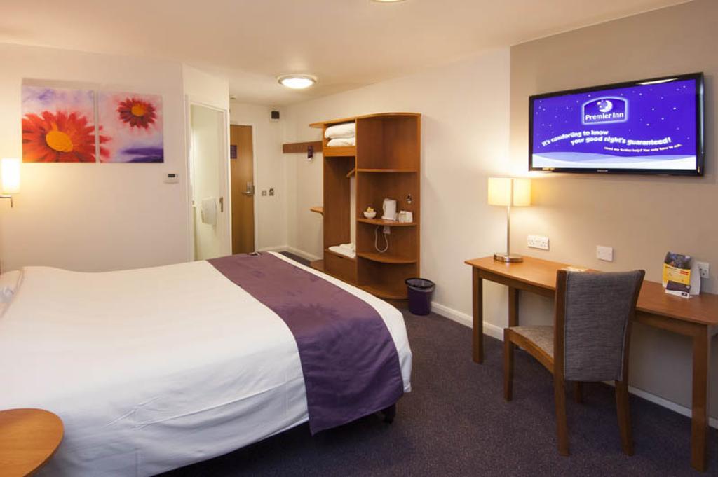 Premier Inn Dundee West Esterno foto