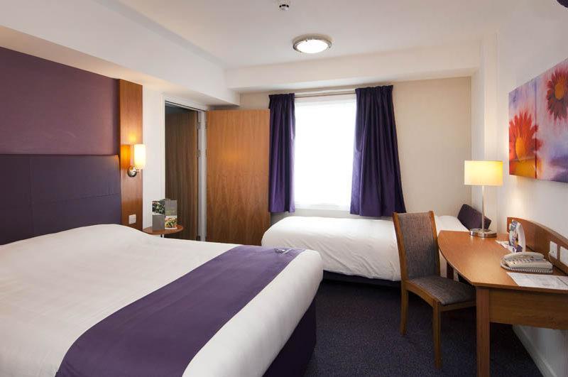 Premier Inn Dundee West Esterno foto